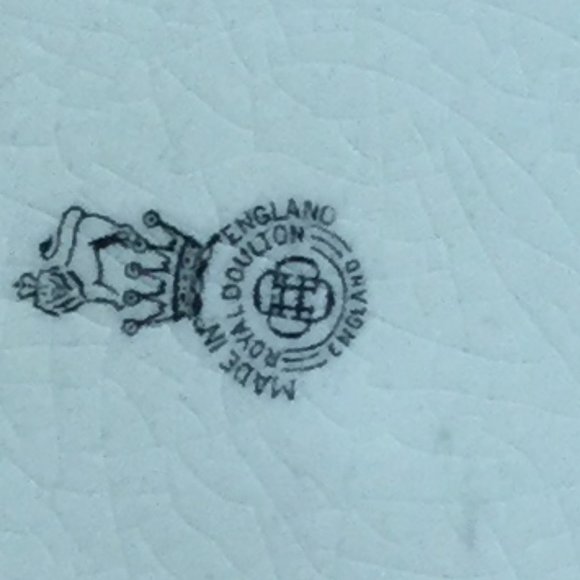 Vintage Royal Doulton made in England plate cottage country scene landscape 9.5" - Picture 7 of 7